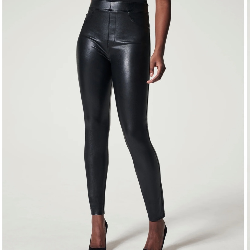 Spanx Leather-Like Ankle Skinny Pant. NWOT. Small.